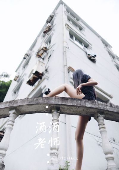 把头伸进她的两腿之间视频_HD免费观看最新